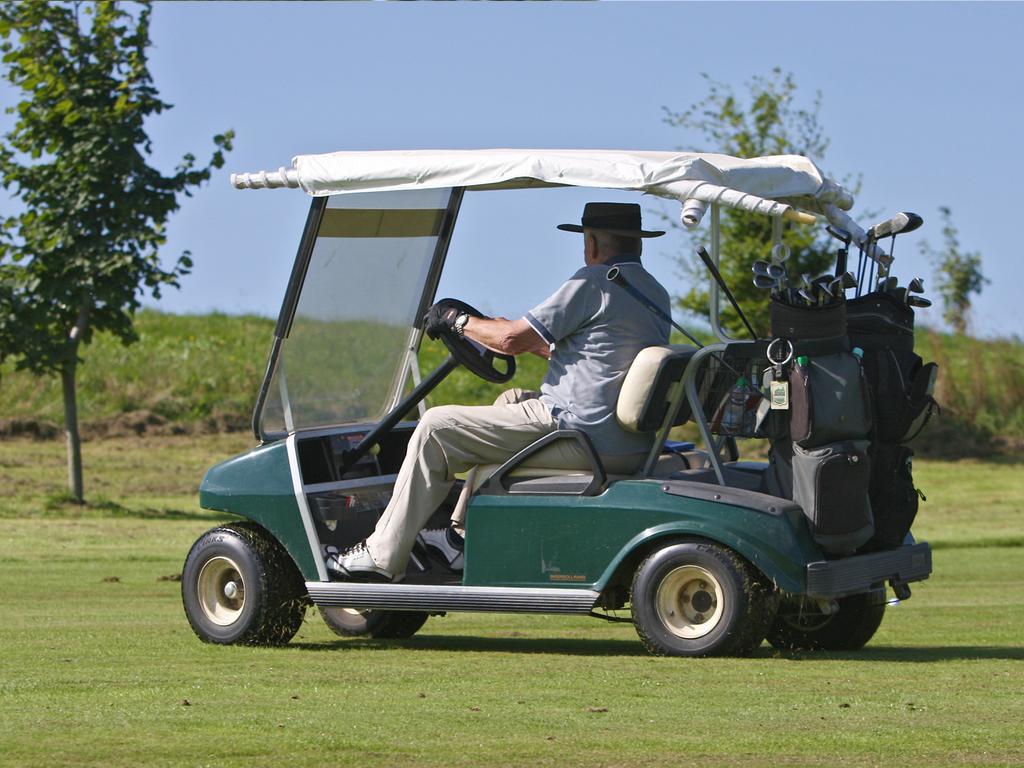 Golf.Intersaxonia Apartment Zschopau Bagian luar foto
